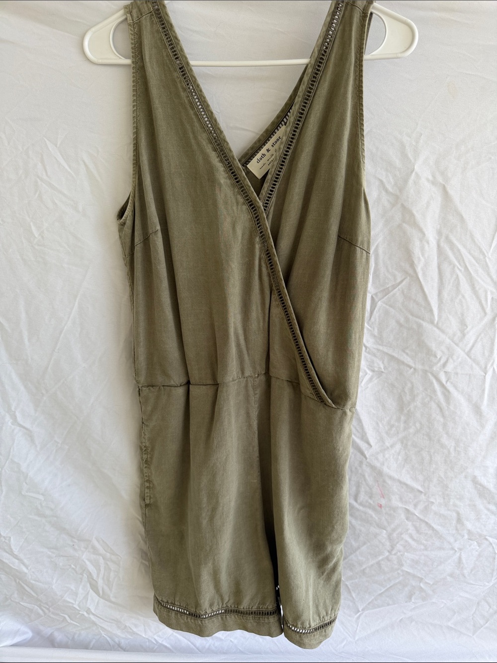 Cloth & Stone Anthropologie Olive Green Sleeveless Surplice Romper Medium M
